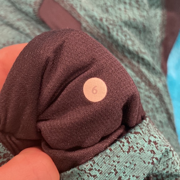 Size 6 turquoise lululemon leggings - Picture 5 of 5